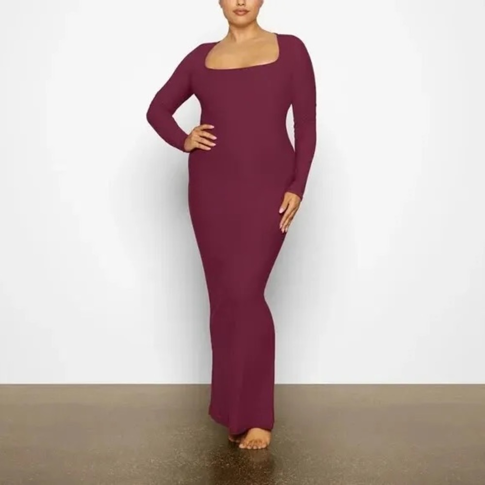 ♥️SKIMS SOFT LOUNGE LONG SLEEVE  RIBBED DRESS IN WINE M - Picture 2 of 5